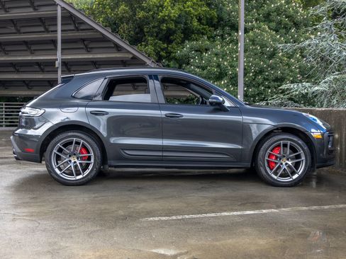 Certified 2022 Porsche Macan S AWD/4WD image 12