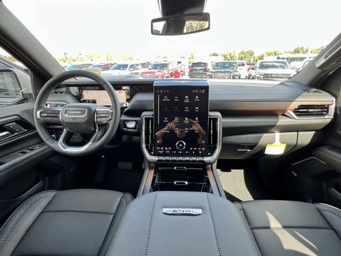 New 2025 GMC Yukon XL Denali image 27