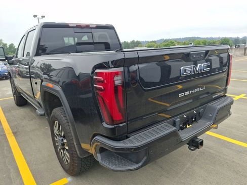 Used 2024 GMC Sierra 3500 Denali Ultimate AWD/4WD image 7