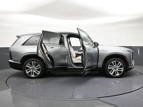 Used 2026 Cadillac Vistiq Luxury AWD/4WD image 34