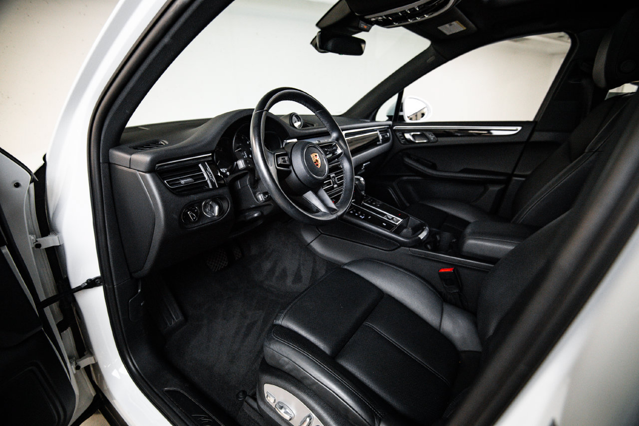 Certified 2023 Porsche Macan AWD/4WD image 4