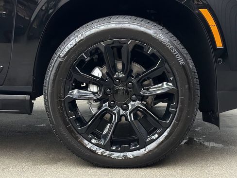 Used 2026 GMC Yukon Denali w/ Sun & Power Step Package AWD/4WD image 9
