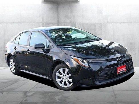 Used 2025 Toyota Corolla LE FWD image 2