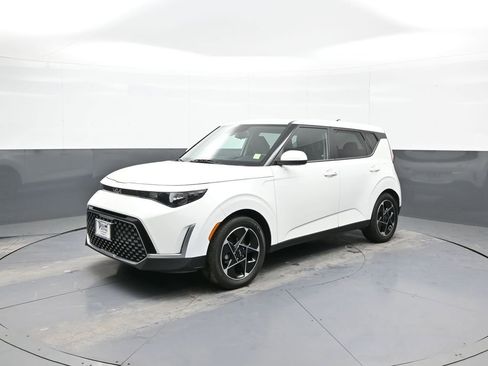 Used 2023 Kia Soul EX image 10