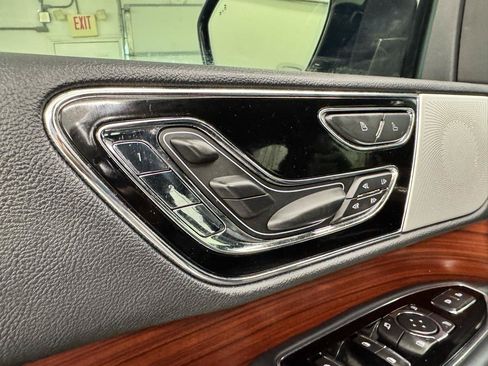 Used 2023 Lincoln Navigator L Reserve AWD/4WD image 11