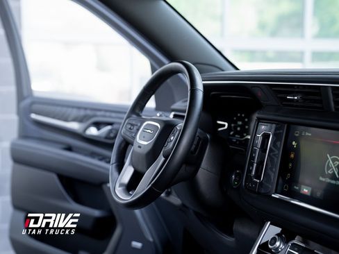 Used 2023 GMC Yukon XL Denali image 19