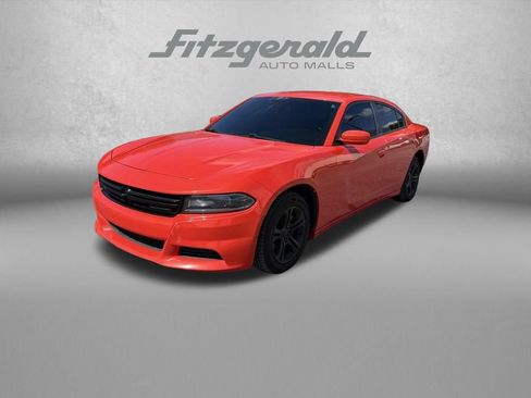 Used 2019 Dodge Charger SXT RWD image 1