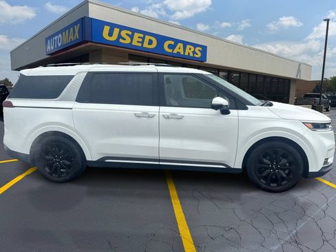 Used 2024 Kia Carnival SX FWD image 2