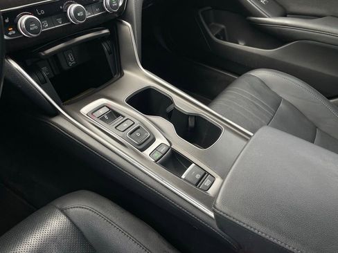 Used 2020 Honda Accord Touring image 19