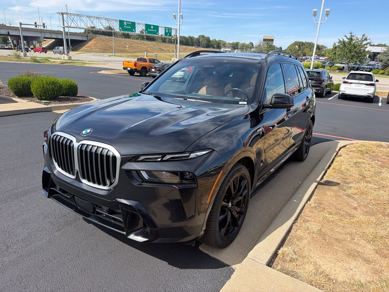 Used 2023 BMW X7 xDrive40i w/ M Sport Package AWD/4WD image 7
