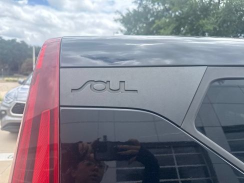 Used 2020 Kia Soul LX FWD image 14