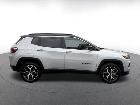 Used 2025 Jeep Compass Limited image 16
