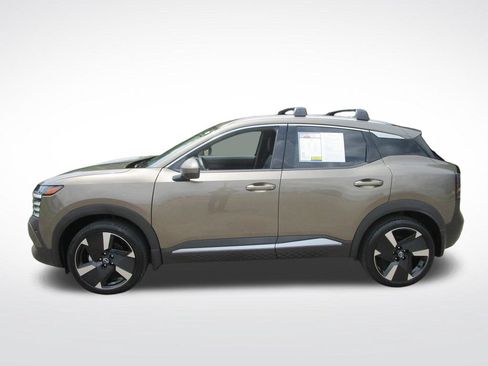 Used 2025 Nissan Kicks SR AWD/4WD image 3