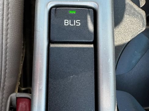 Used 2009 Volvo C70 T5 FWD image 32