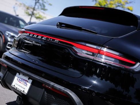 Used 2022 Porsche Macan AWD/4WD image 22