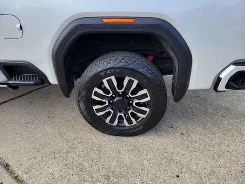 Used 2024 GMC Sierra 2500 Denali Ultimate image 10