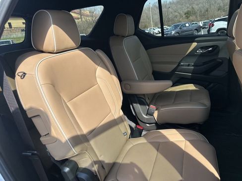Used 2023 Chevrolet Traverse Premier image 37
