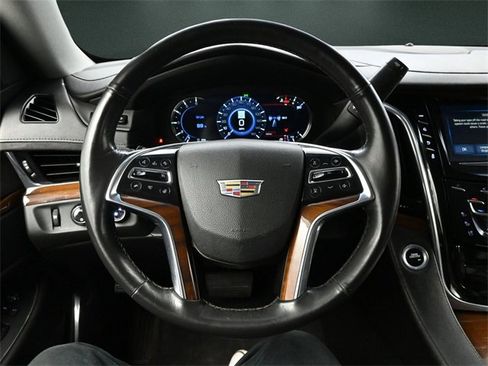 Used 2018 Cadillac Escalade Luxury image 24
