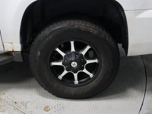 Used 2011 Chevrolet Suburban LT image 17