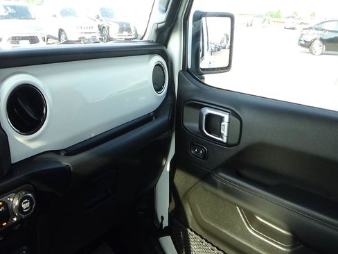 Used 2023 Jeep Gladiator Overland AWD/4WD image 21