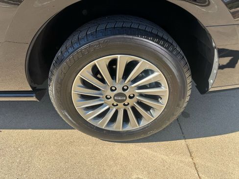 Used 2020 Lincoln Navigator 2WD image 12