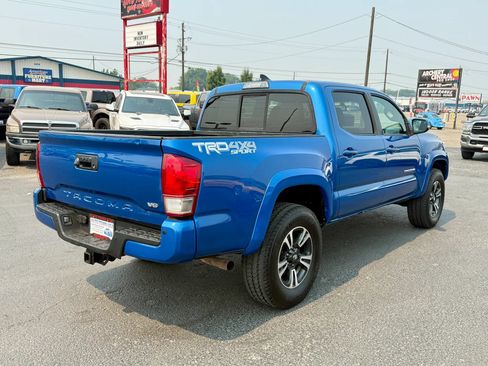 Used 2016 Toyota Tacoma TRD Sport w/ Premium & Technology Package AWD/4WD image 5