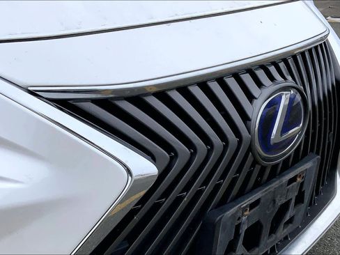 Used 2019 Lexus ES 300h w/ Premium Package image 30