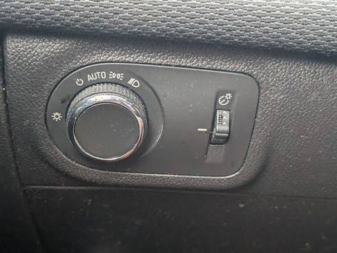 Used 2018 Chevrolet Cruze LT FWD image 12