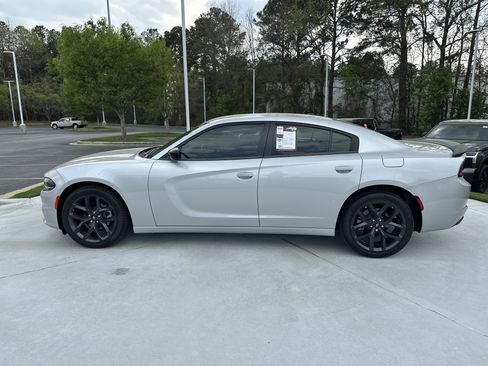 Used 2022 Dodge Charger SXT w/ Blacktop Package image 7