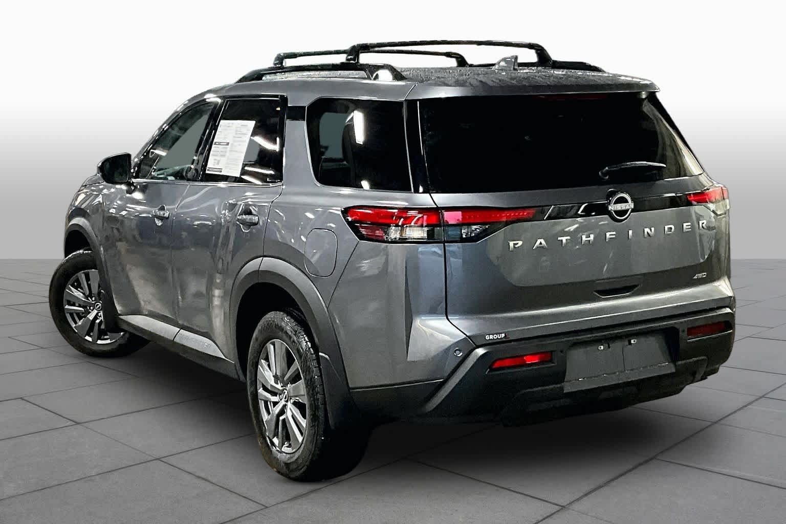 Used 2025 Nissan Pathfinder SV AWD/4WD image 12