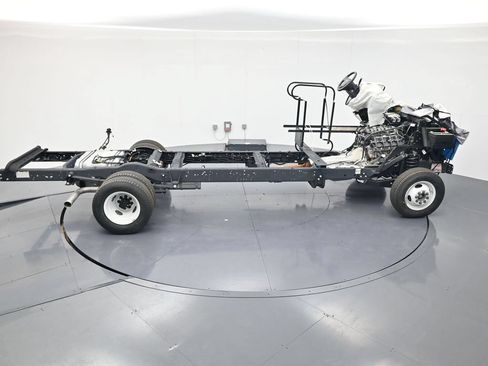 Used 2027 Ford E-350 and Econoline 350 Super Duty w/ Gaseous Engine Prep Package RWD image 12