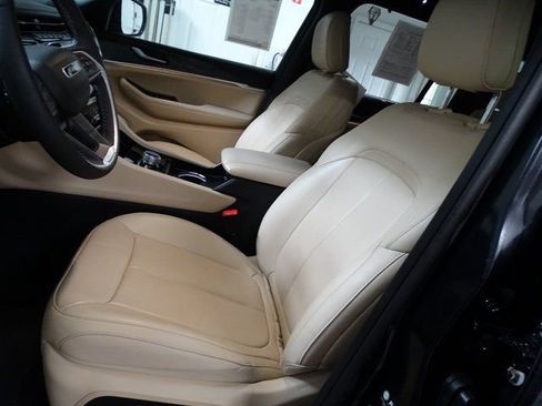 Used 2023 Jeep Grand Cherokee 4WD 4xe w/ Luxury Tech Group II image 2