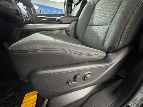 New 2026 RAM 1500 4x4 Crew Cab image 37