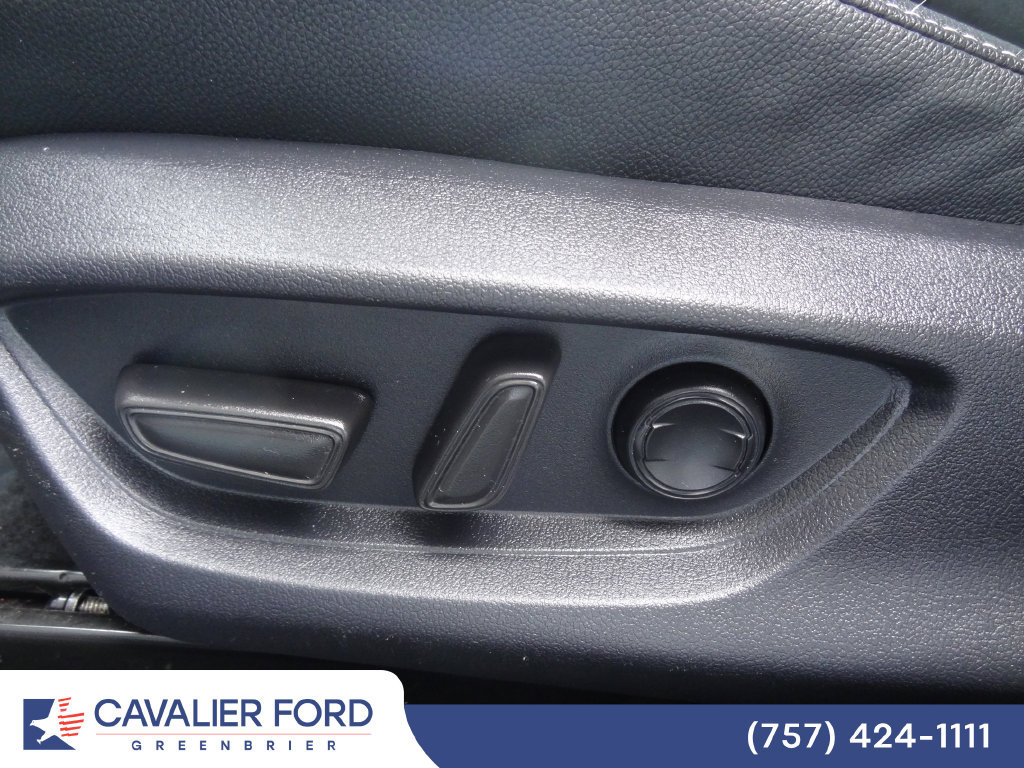 Used 2025 Toyota Camry SE FWD image 7