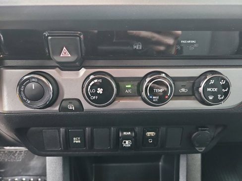 Used 2018 Toyota Tacoma SR5 image 20