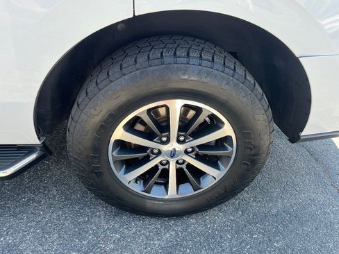 Used 2018 Ford Expedition XLT w/ Equipment Group 202A RWD image 45
