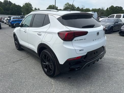 Used 2024 Buick Encore GX Sport Touring FWD image 4