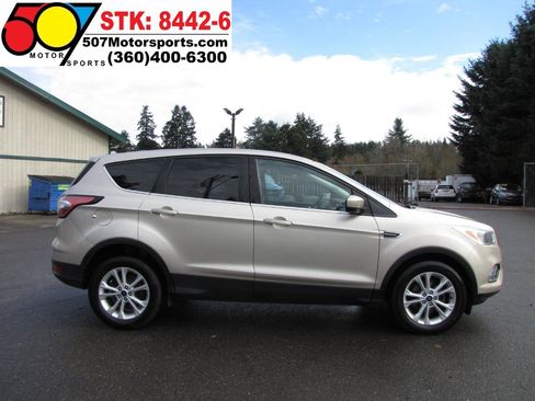 Used 2017 Ford Escape SE FWD image 10