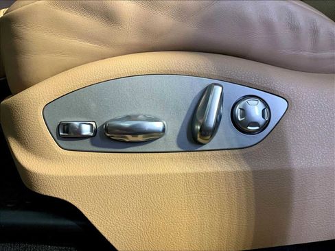 Certified 2025 Porsche Macan image 39