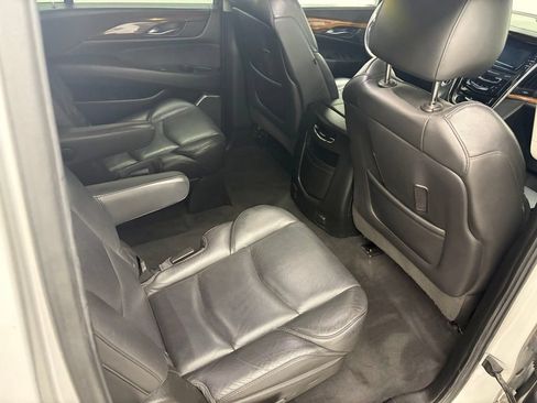 Used 2017 Cadillac Escalade ESV Luxury AWD/4WD image 39