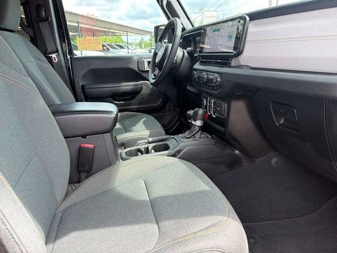 Used 2024 Jeep Wrangler Unlimited Sport AWD/4WD image 16