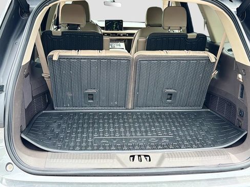 Used 2021 Lincoln Aviator Grand Touring w/ Elements Package Plus AWD/4WD image 36