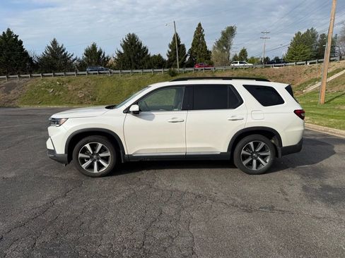 Used 2023 Honda Pilot Touring image 4