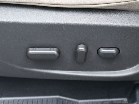 Used 2017 Ford Escape Titanium image 10