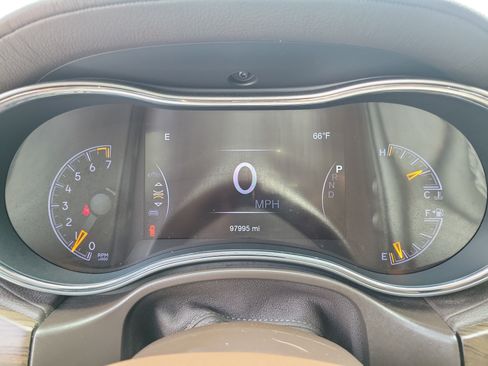 Used 2018 Jeep Grand Cherokee Overland AWD/4WD image 24
