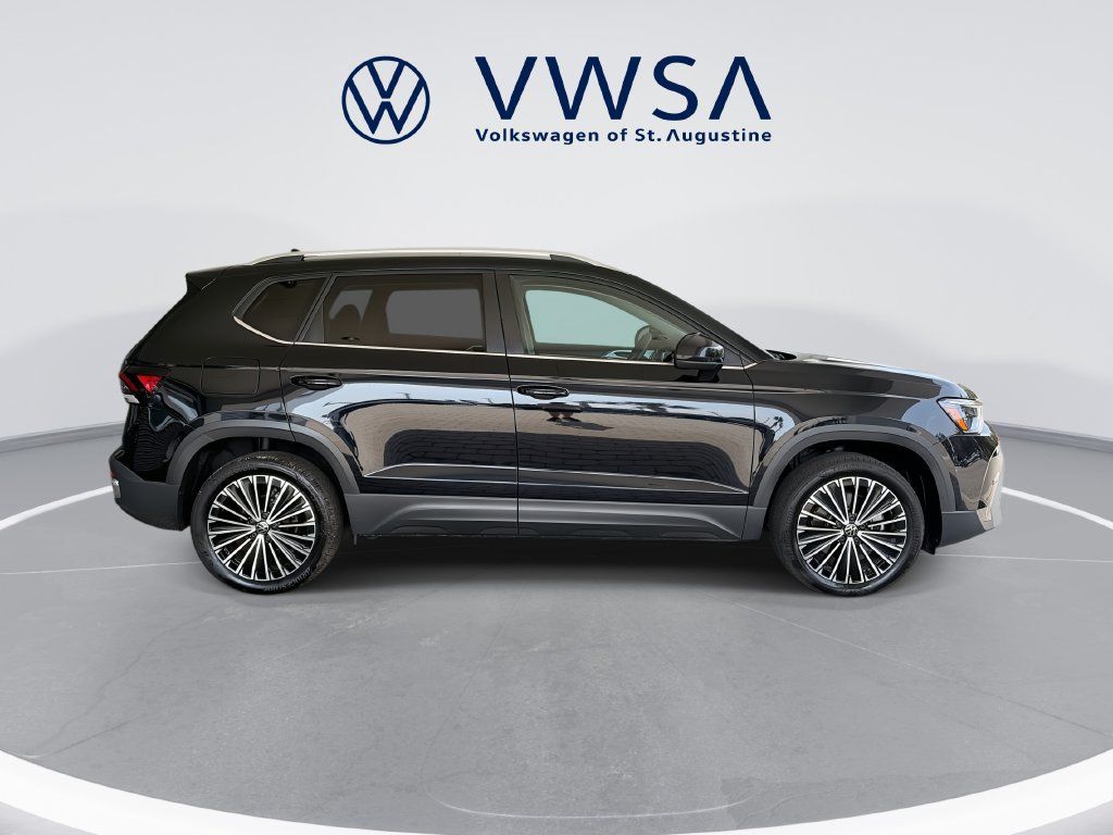 Certified 2025 Volkswagen Taos SE FWD image 9