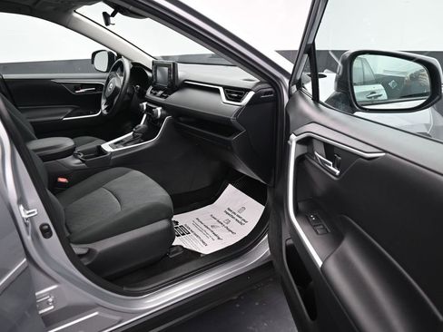 Used 2020 Toyota RAV4 XLE image 13