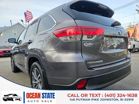 Used 2018 Toyota Highlander XLE image 3