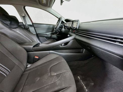 Used 2022 Hyundai Elantra SEL FWD image 12
