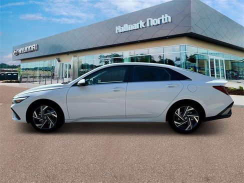New 2025 Hyundai Elantra Limited image 3